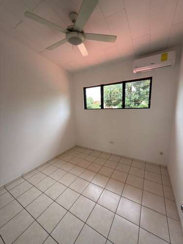 SE ALQUILA O SE VENDE CASA RESIDENCIAL MIRAMAR, de 2 plantas, cochera 2 vehículos, sala, comedor, cocina, área de servic