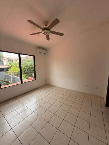 SE ALQUILA O SE VENDE CASA RESIDENCIAL MIRAMAR, de 2 plantas, cochera 2 vehículos, sala, comedor, cocina, área de servic