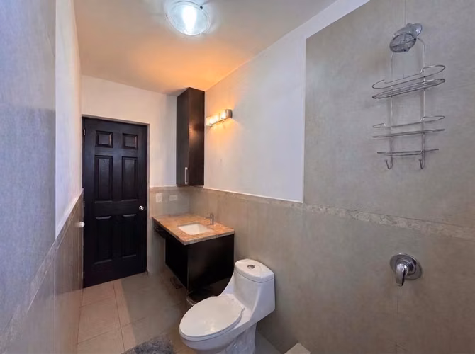 SE ALQUILA APARTAMENTO TORRE MURANO ESCALÓN  TIENE 110mts2 Sala comedor Terraza vista a volcán Cocina (Muebles Olins) 2  - Imagen 4