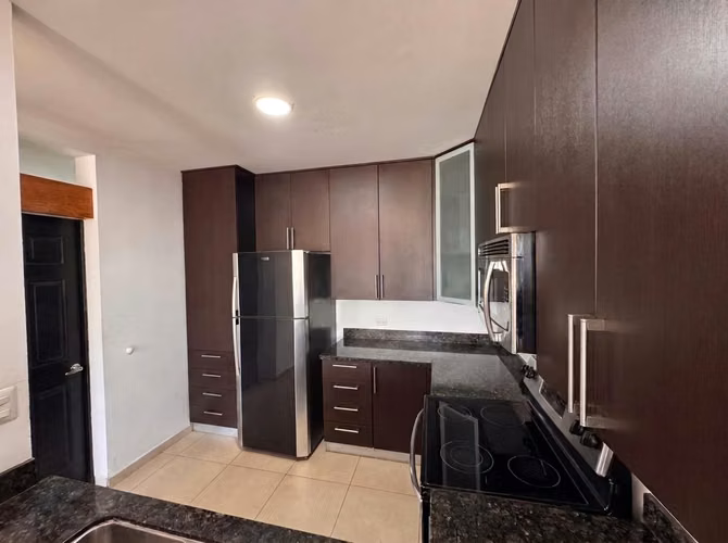 SE ALQUILA APARTAMENTO TORRE MURANO ESCALÓN  TIENE 110mts2 Sala comedor Terraza vista a volcán Cocina (Muebles Olins) 2  - Imagen 10