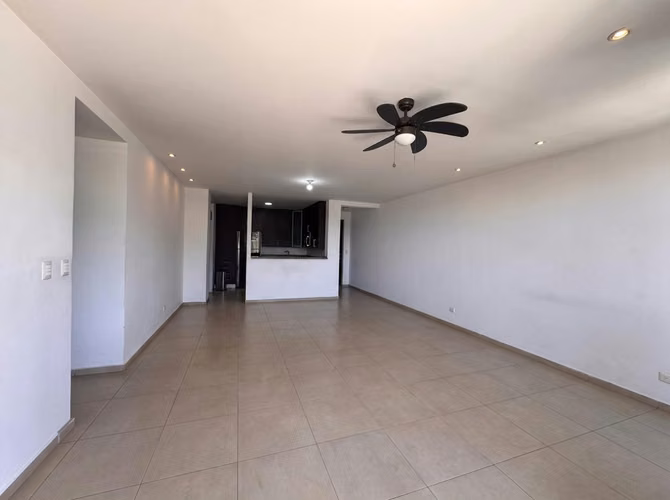 SE ALQUILA APARTAMENTO TORRE MURANO ESCALÓN  TIENE 110mts2 Sala comedor Terraza vista a volcán Cocina (Muebles Olins) 2  - Imagen 8