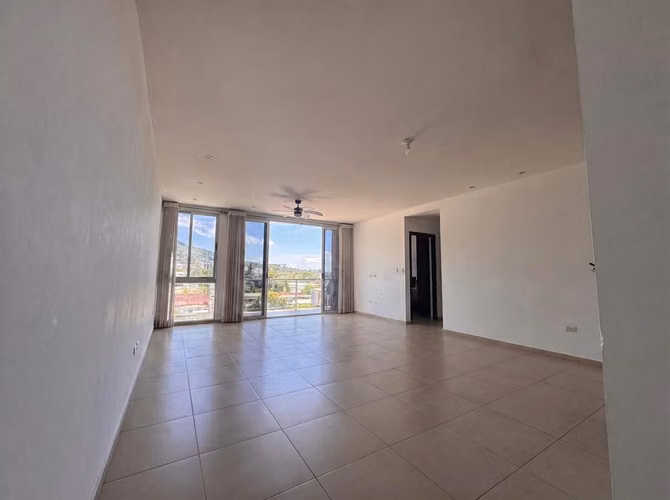 SE ALQUILA APARTAMENTO TORRE MURANO ESCALÓN  TIENE 110mts2 Sala comedor Terraza vista a volcán Cocina (Muebles Olins) 2  - Imagen 5