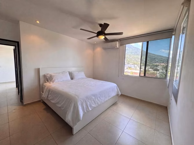 SE ALQUILA APARTAMENTO TORRE MURANO ESCALÓN  TIENE 110mts2 Sala comedor Terraza vista a volcán Cocina (Muebles Olins) 2  - Imagen 2