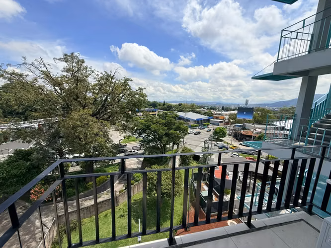 SE VENDE APARTAMENTO LAS PUERTAS VILLA URBANA, POR LA 75 AVENIDA NORTE, MODERNO Excelente ubicación, a solo 500 m del Sa - Imagen 3