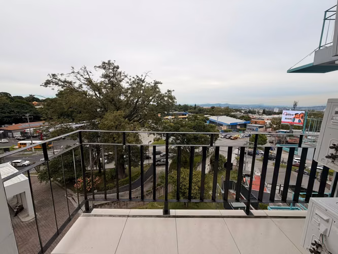 SE VENDE APARTAMENTO LAS PUERTAS VILLA URBANA, POR LA 75 AVENIDA NORTE, MODERNO Excelente ubicación, a solo 500 m del Sa - Imagen 16