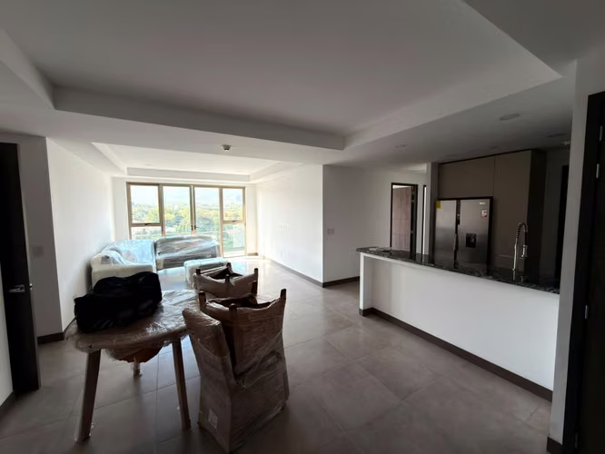 SE ALQUILA APARTAMENTO PUERTA DEL ALMA, SIN MUEBLES Vista al Volcán de San Salvador Tiene 138 m² Distribución: 3 habitac - Imagen 6