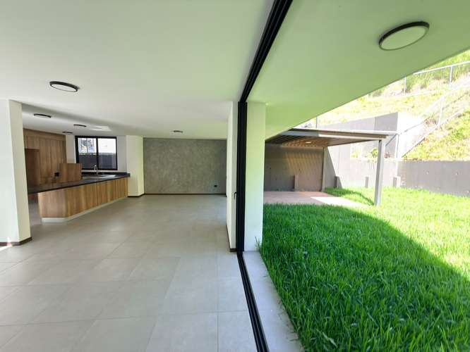  SE ALQUILA CASA DEL BOSQUE NUEVO CUSCATLAN, NUEVA A ESTRENAR, Dos niveles: Cochera techada para dos vehículos, Estudio  - Imagen 1