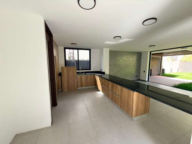  SE ALQUILA CASA DEL BOSQUE NUEVO CUSCATLAN, NUEVA A ESTRENAR, Dos niveles: Cochera techada para dos vehículos, Estudio  - Imagen 8