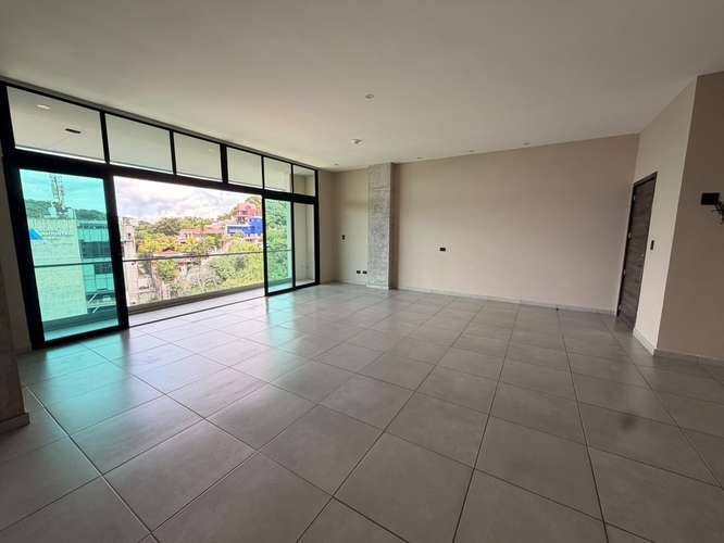 SE ALQUILA PENTHOUSE EN PARK TOWER CON LIENA BLANCA Tiene 162.05 m² Características: * 3 habitaciones con A/C * 3 baños  - Imagen 7