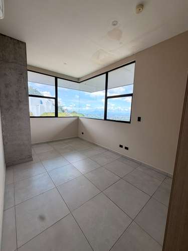 SE ALQUILA PENTHOUSE EN PARK TOWER CON LIENA BLANCA Tiene 162.05 m² Características: * 3 habitaciones con A/C * 3 baños  - Imagen 10