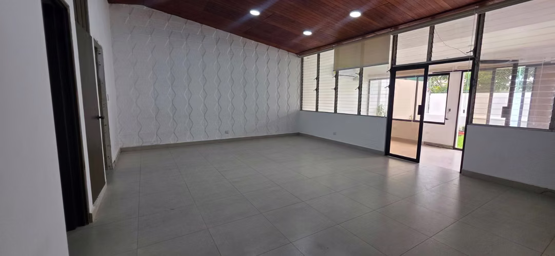 Alquilo casa en Escalon para clínicas médicas  - Imagen 12