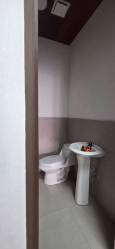 Alquilo casa en Escalon para clínicas médicas  - Imagen 3