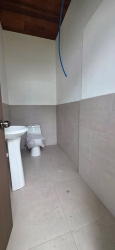 Alquilo casa en Escalon para clínicas médicas  - Imagen 4