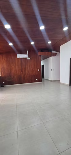 Alquilo casa en Escalon para clínicas médicas 
