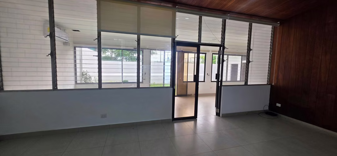 Alquilo casa en Escalon para clínicas médicas  - Imagen 13