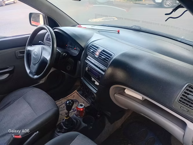 KIA PICANTO 2005  Standard de Agencia  4 puertas  Motor 1.1 Super Económico  Rines Especiales  Llantas Nuevas. - Imagen 8