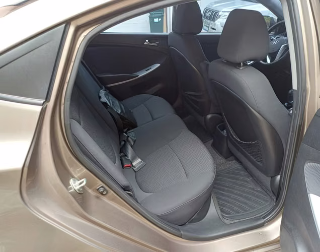Hyundai Accent GLS 2012 de Agencia  - Imagen 5
