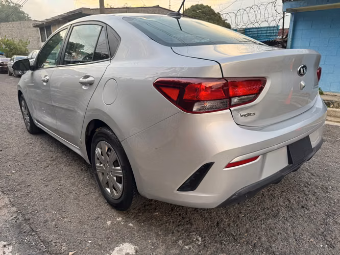 KIA RIO LX 2021 - Imagen 5