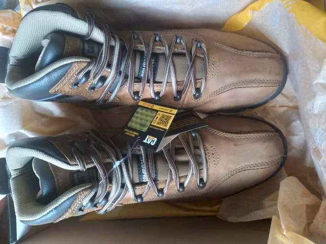 Vendo Botas caterpillar nuevos  - Imagen 2