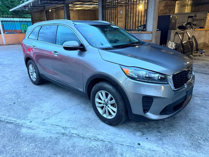 KIA SORENTO LX 2019 (4x4) - Bolsas Buenas - 3 Filas de Asientos