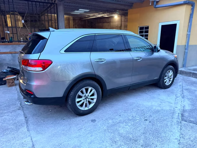 KIA SORENTO LX 2019 (4x4) - Bolsas Buenas - 3 Filas de Asientos