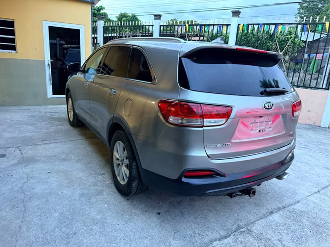 KIA SORENTO LX 2019 (4x4) - Bolsas Buenas - 3 Filas de Asientos