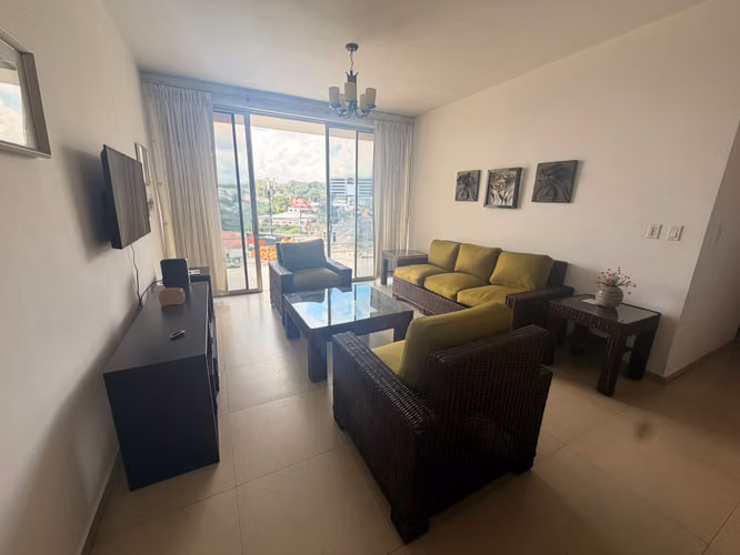 APARTAMENTO AMOBLADO EN ALQUILER – CONDOMINIO LA CEIBA, COL. ESCALÓN - Imagen 2