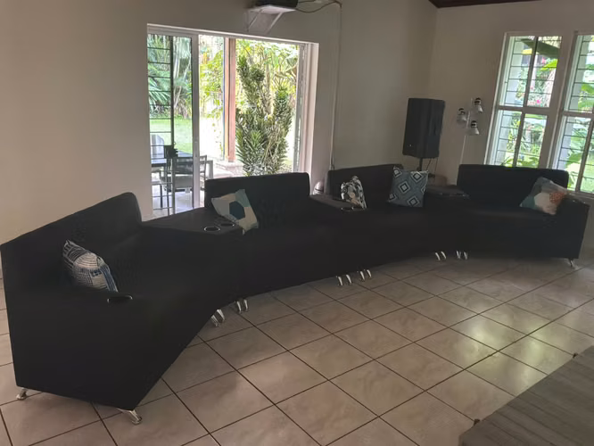 sofá seccional para 8 personas con porta vasos y almacenamiento  - Imagen 2