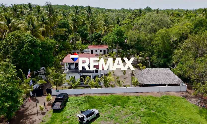 Casa de playa en venta en Residencial Malibu con acceso directo al océano y al estuario. - Imagen 4