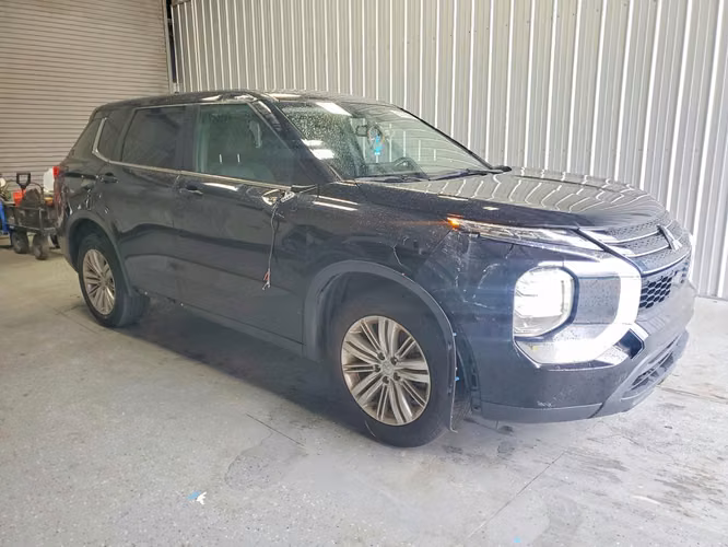 MITSUBISHI OUTLANDER ES 2023 3 FILAS