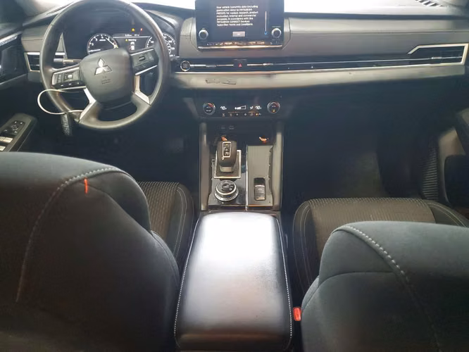 MITSUBISHI OUTLANDER ES 2023 3 FILAS