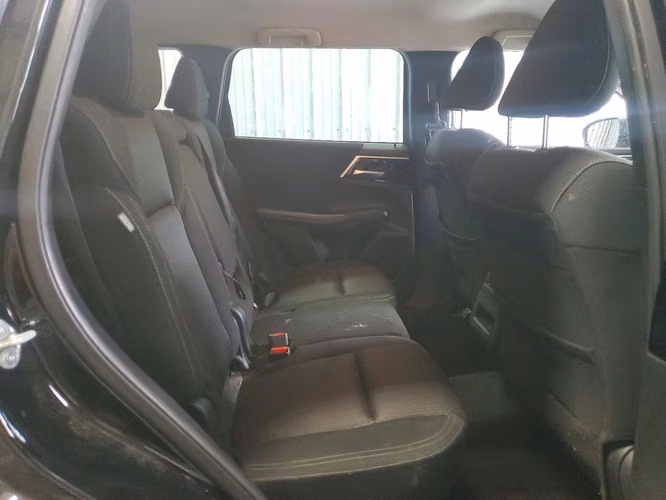 MITSUBISHI OUTLANDER ES 2023 3 FILAS