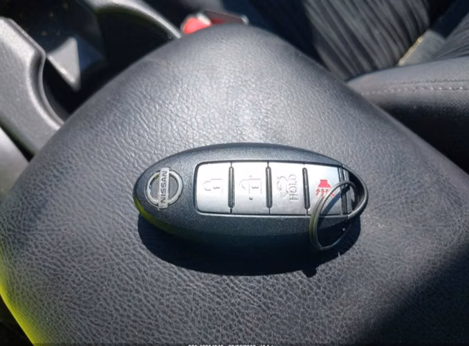Vendo Nissan Sentra a reparar 