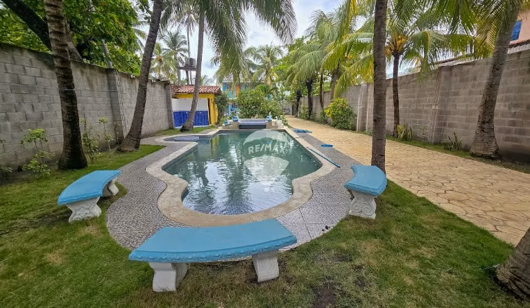 Casa frente a la playa en Costa del Sol, km 63 – con piscina