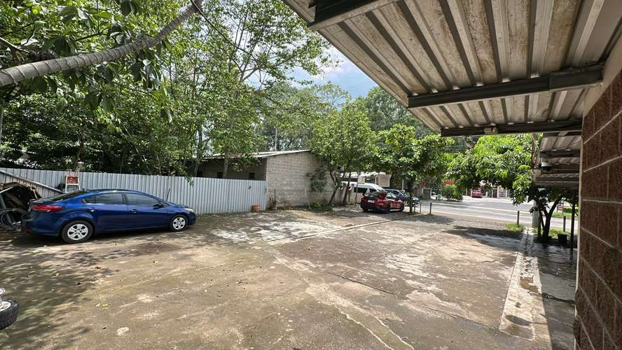 ALQUILO LOCAL COMERCIAL FRENTE GASOLINERA PUMA EL TRIUNFO 