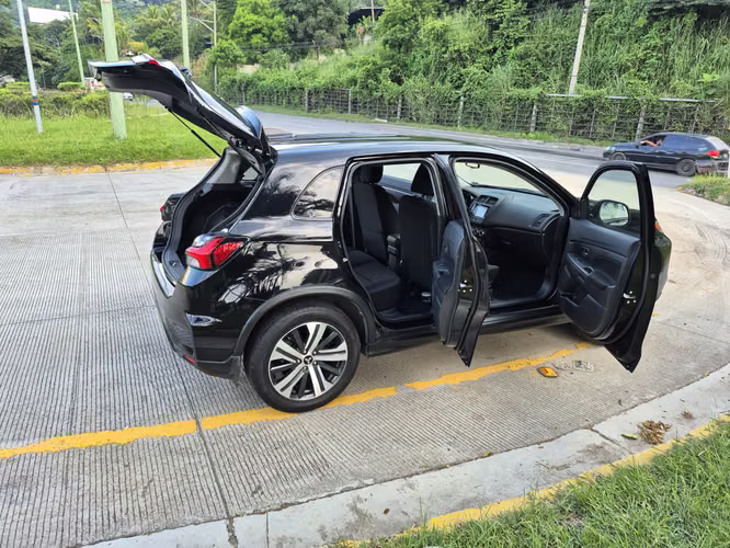  Vendo Mitsubishi Outlander SPORT 4x4 2023 - Imagen 4
