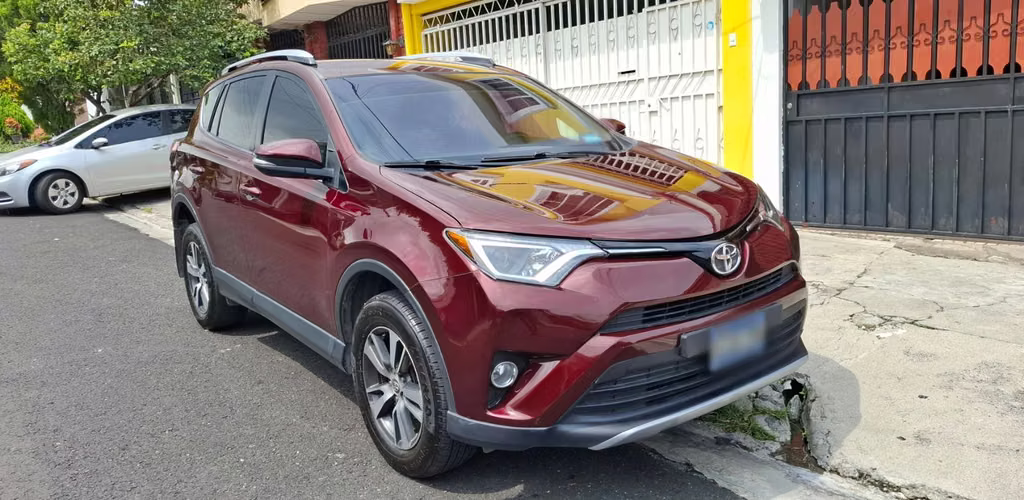 TOYOTA RAV4 DE AGENCIA EXCEL AUTOMOTRIZ TRASMISIÓN STANDARD MOTOR 2.0 SÚPER ECONÓMICO