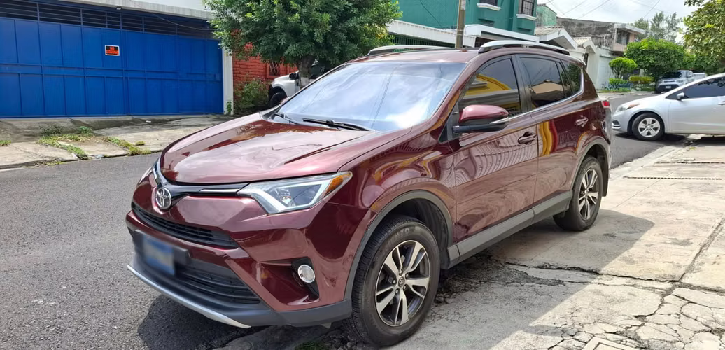 TOYOTA RAV4 DE AGENCIA EXCEL AUTOMOTRIZ TRASMISIÓN STANDARD MOTOR 2.0 SÚPER ECONÓMICO