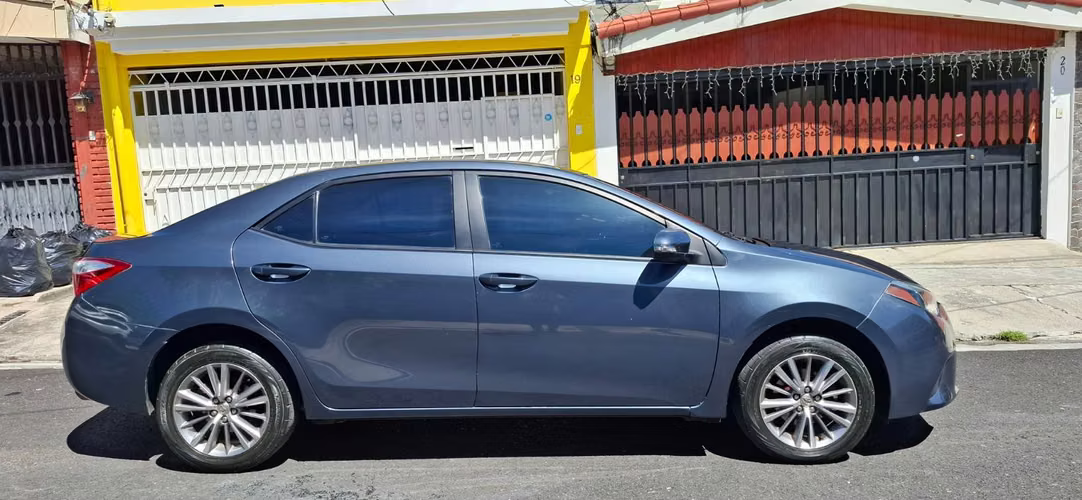 TOYOTA COROLLA LE DE AGENCIA *AUTOMÁTICO* IMPECABLE 