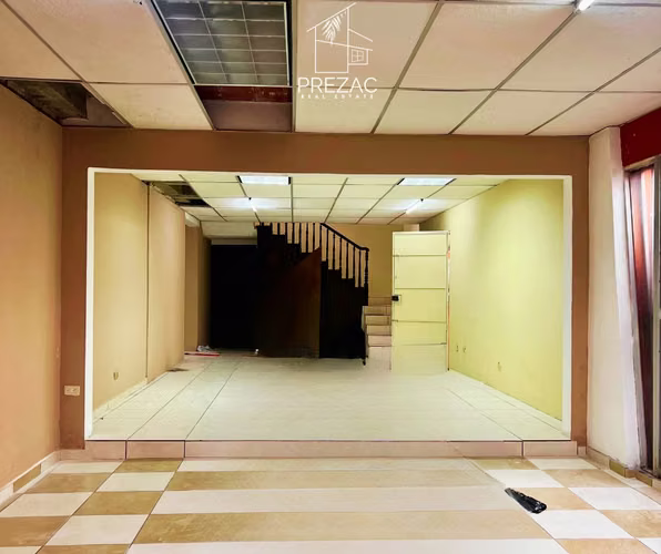 Casa en alquiler, 390 m², 2 niveles, 4 parqueos, energía solar - Imagen 3