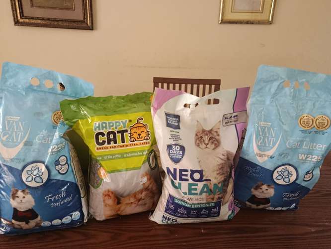 Agglomerant sand and glass for cat box