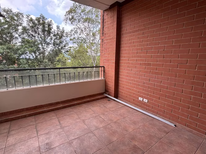 ALQUILER DE APARTAMENTO DE 195 M2, SIN MUEBLES, EN PORTAL LA CASTELLANA. SAN BENITO 