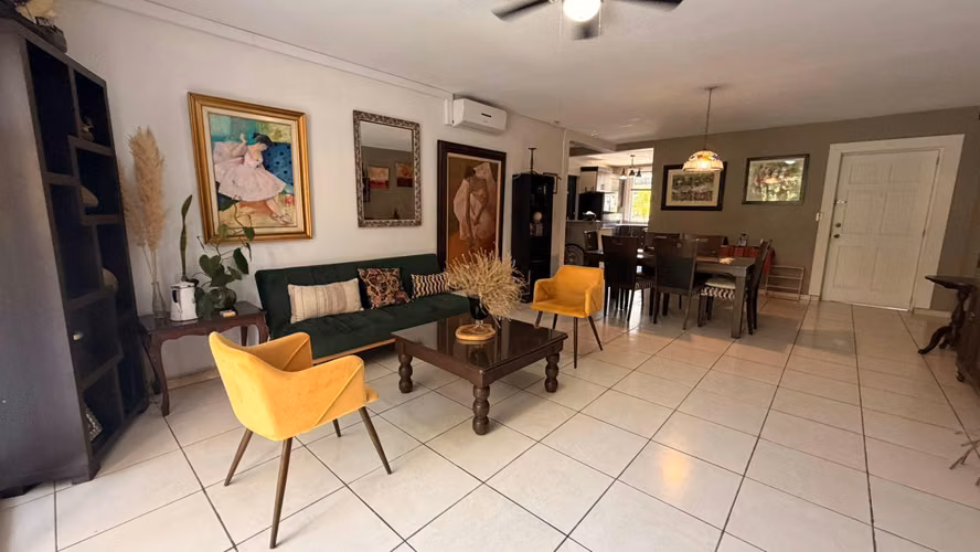 Habitación libre en San Benito. Espacio tranquilo y bien ubicado. - Imagen 8