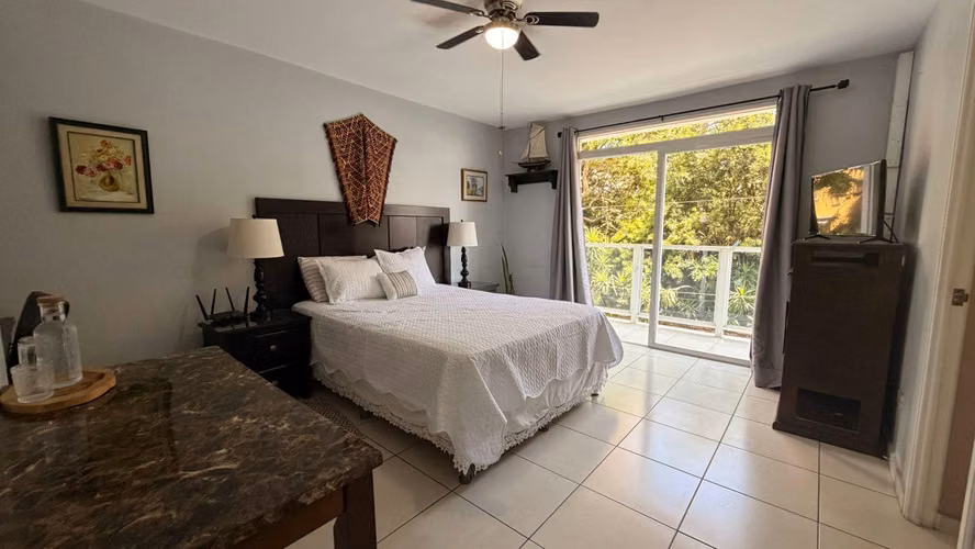 Habitación libre en San Benito. Espacio tranquilo y bien ubicado. - Imagen 5