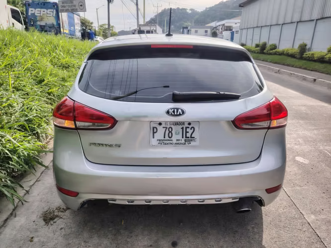 Kia forte 5 2017 - Imagen 9