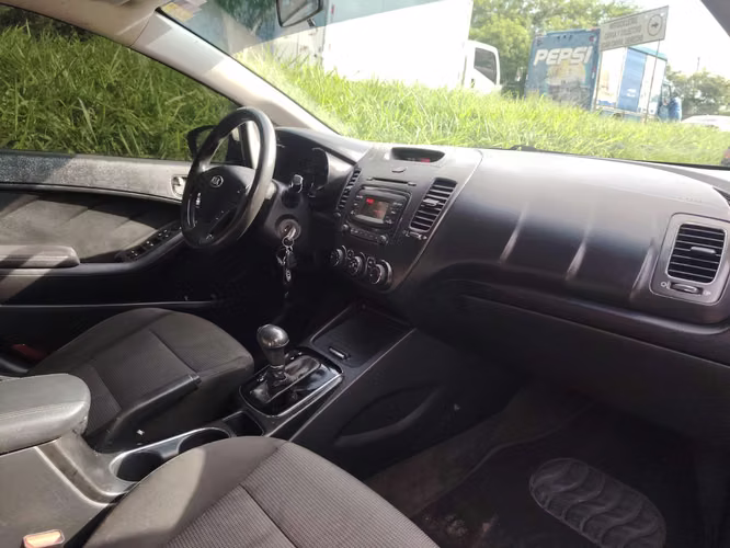 Kia forte 5 2017 - Imagen 5