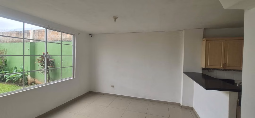 Casa de 2 Niveles en Alquiler – Vía del Mar - Imagen 4