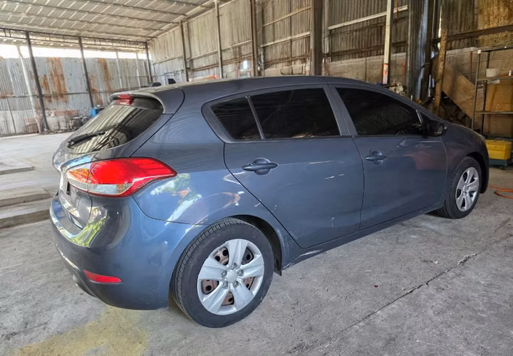 KIA FORTE5 HATCHBACK 2016 · SOLO 41,000 MILLAS