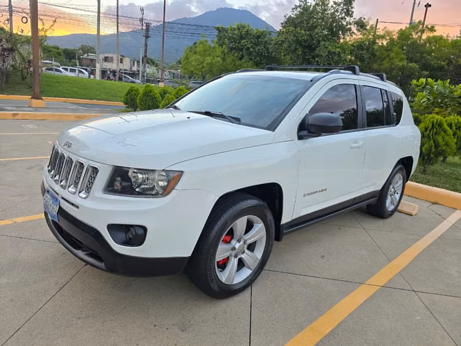 Jeep compás latitude 2014 al credito  - Imagen 1
