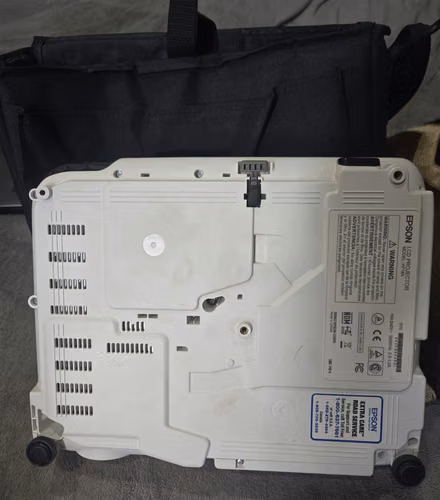 PROYECTOR EN EXCELENTES CONDICIONES - Imagen 6